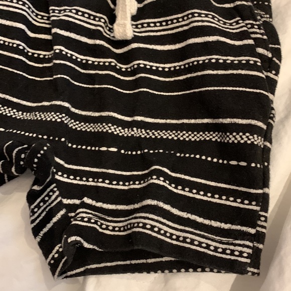 Two pairs of black and white shorts - Picture 4 of 7